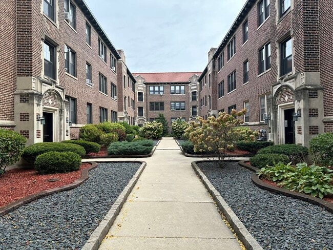 Building Photo - 1238 Oak Ave