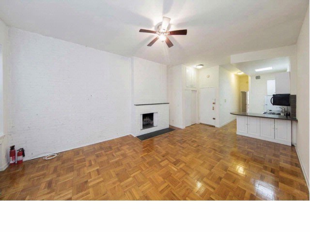Primary Photo - 21 W 70th St
