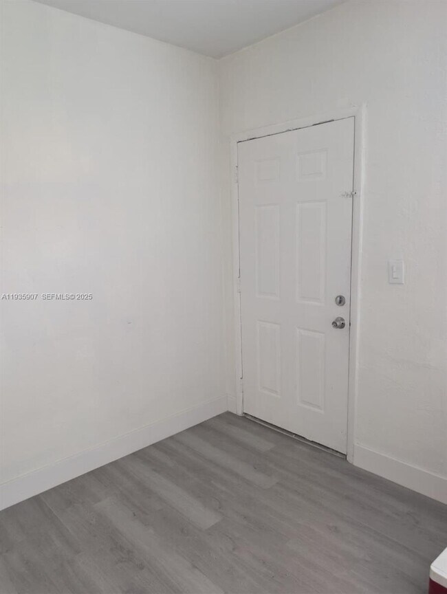 Foto del edificio - 2910 SW 7th St