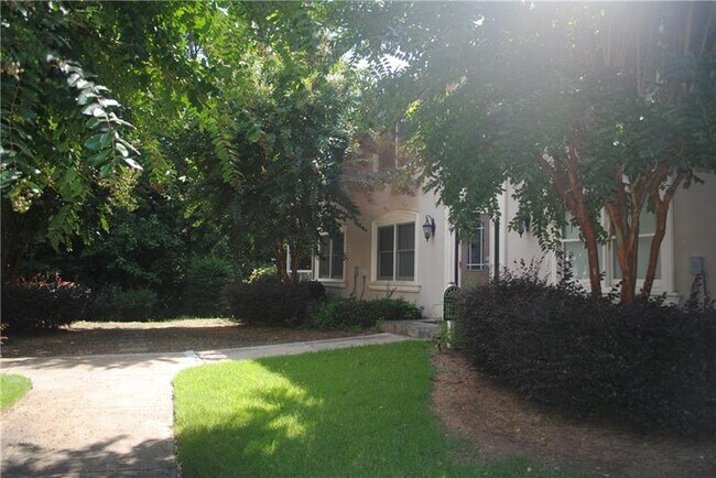 Building Photo - 1538 Chantilly Dr NE