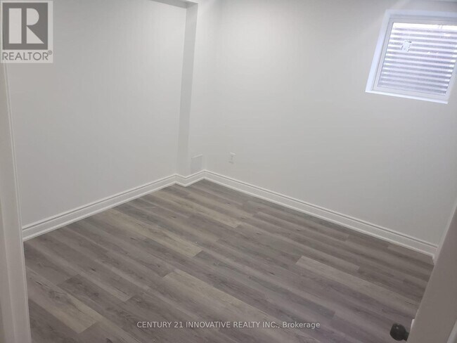 Photo du bâtiment - 700 Megson Terrace