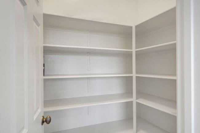 Building Photo - Stunning 4 Bedroom with Mountain Views!