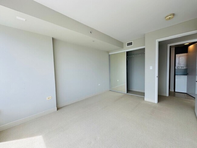 Foto del edificio - 1 Bedroom, 1 Bathroom, 1 Parking with Den ...