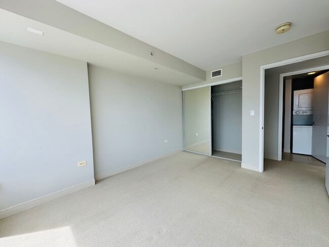 Building Photo - 1 Bedroom, 1 Bathroom, 1 Parking with Den ...