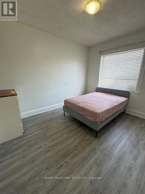 Photo du bâtiment - 930-930 St Clair Ave W