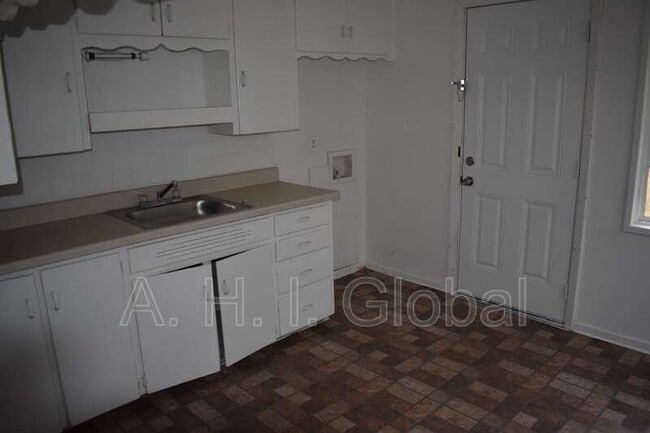 Foto del edificio - 4634 S Hughes St