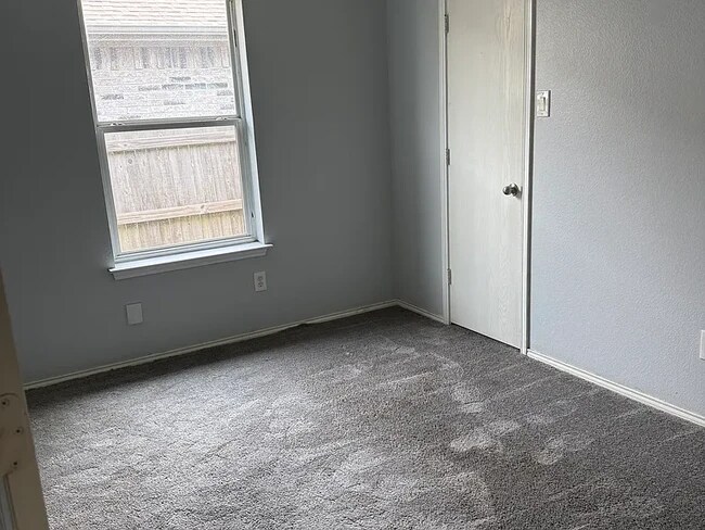 Foto del edificio - 725 Cooper Ln