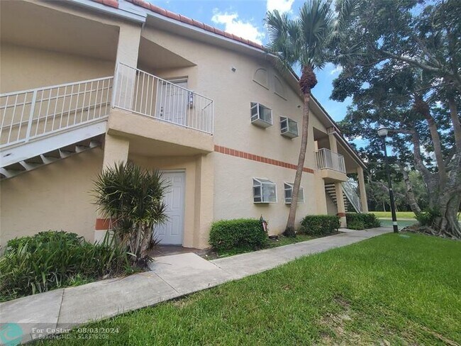 Foto del edificio - 3330 Pinewalk Dr N