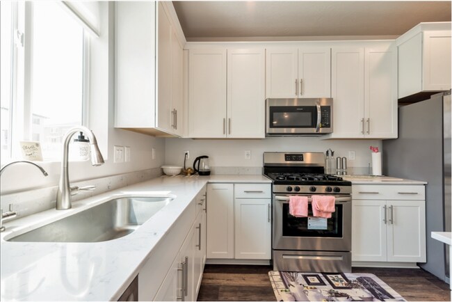 Building Photo - 2701 N Red Clover Cir