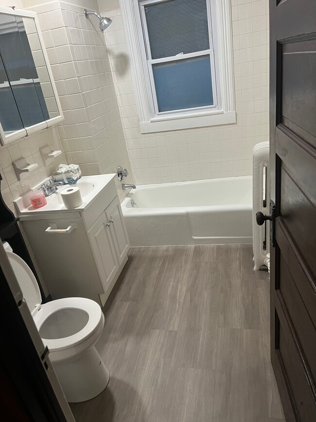 Building Photo - 33 Clinton St