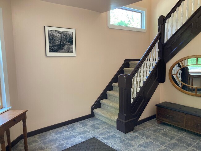 Foyer - 12 Stuyvesant St