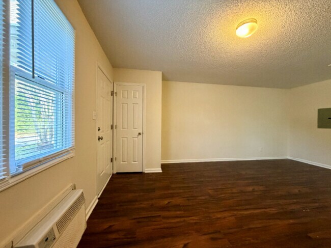 Foto del edificio - 1442 Riverview Rd