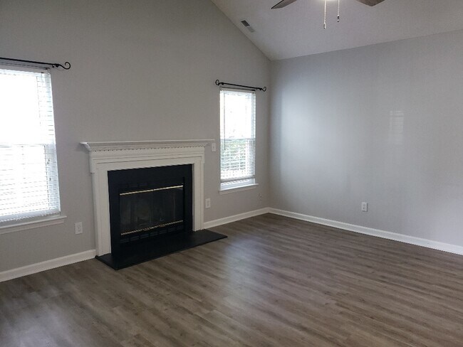 Foto del edificio - Beautiful 3BD/2BA ranch home with garage in pool community in Holly Springs!