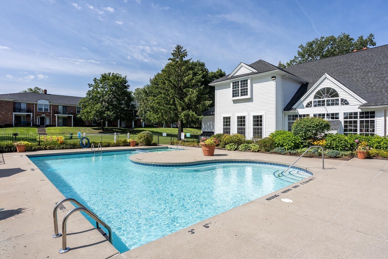 Kensington At Beverly Hills Apartments in Southfield, MI