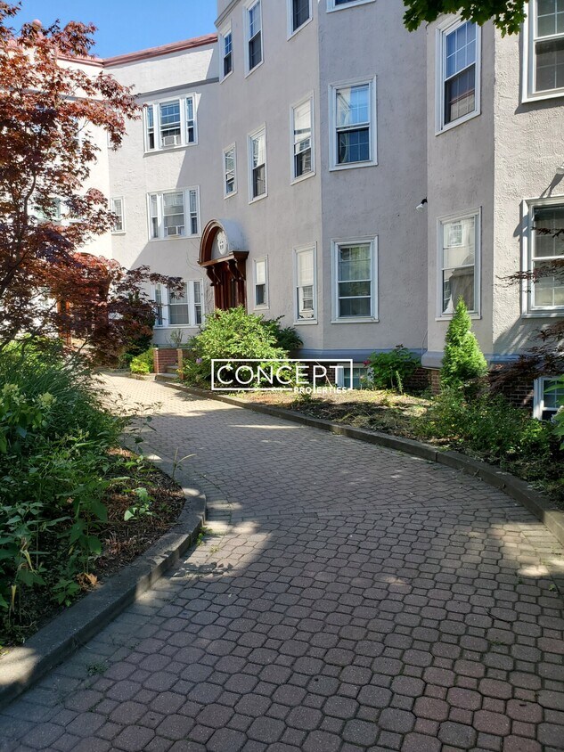 Building Photo - 154 Magazine St