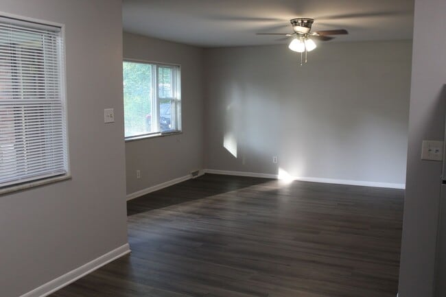 Building Photo - Newly Remodeled 2 Bedroom Duplex in Avon!