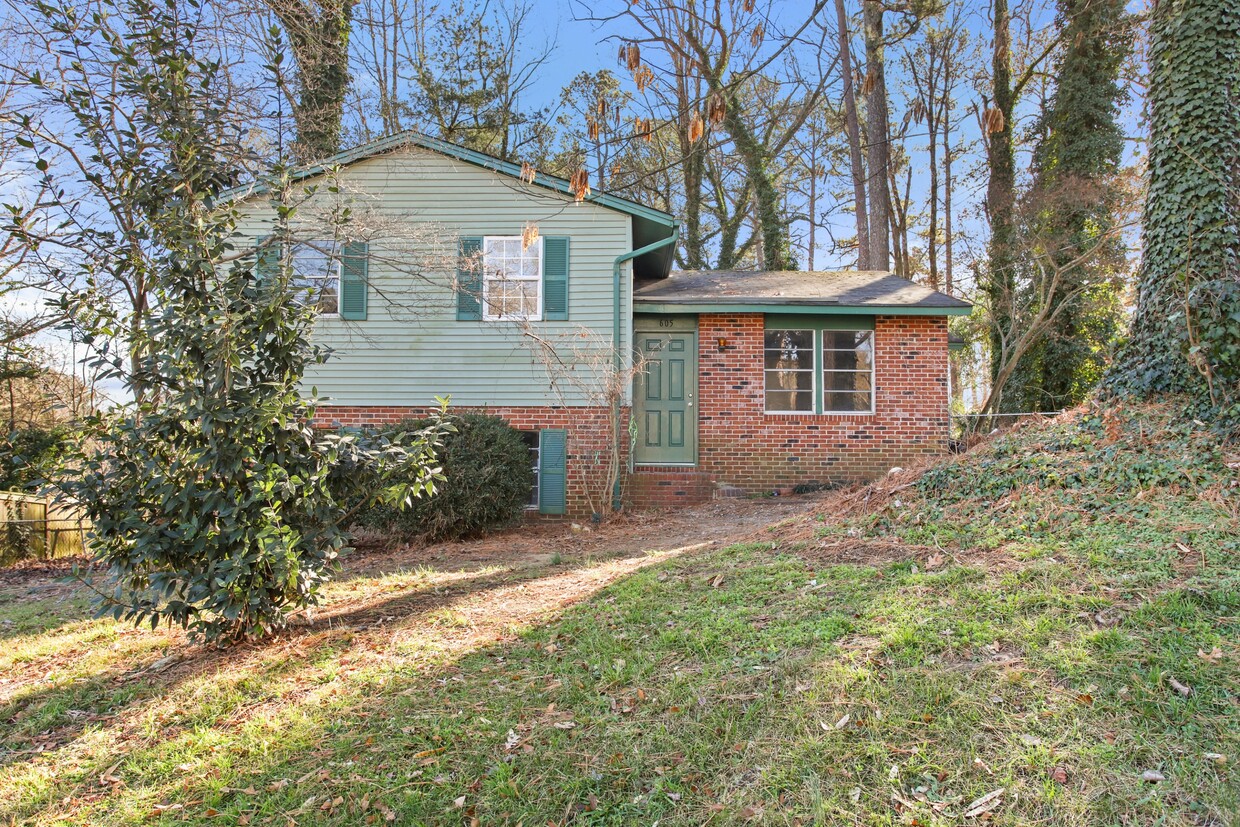 Primary Photo - 605 Essington Pl