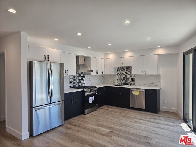 Foto del edificio - 5247 W 9th St