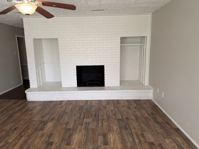 Foto del edificio - 23430 Cimber Ln