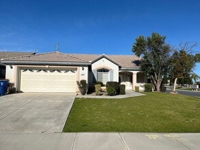 Building Photo - 4922 Vista Del Mar Ave