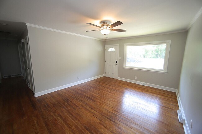 Building Photo - Charming Bungalow
