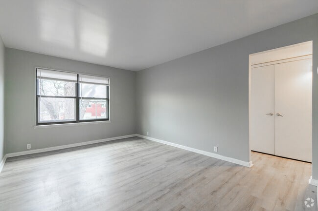 2 habitaciones, 1 baño - 900 pies cuadrados - Sala de estar - Maple Valley Apartments
