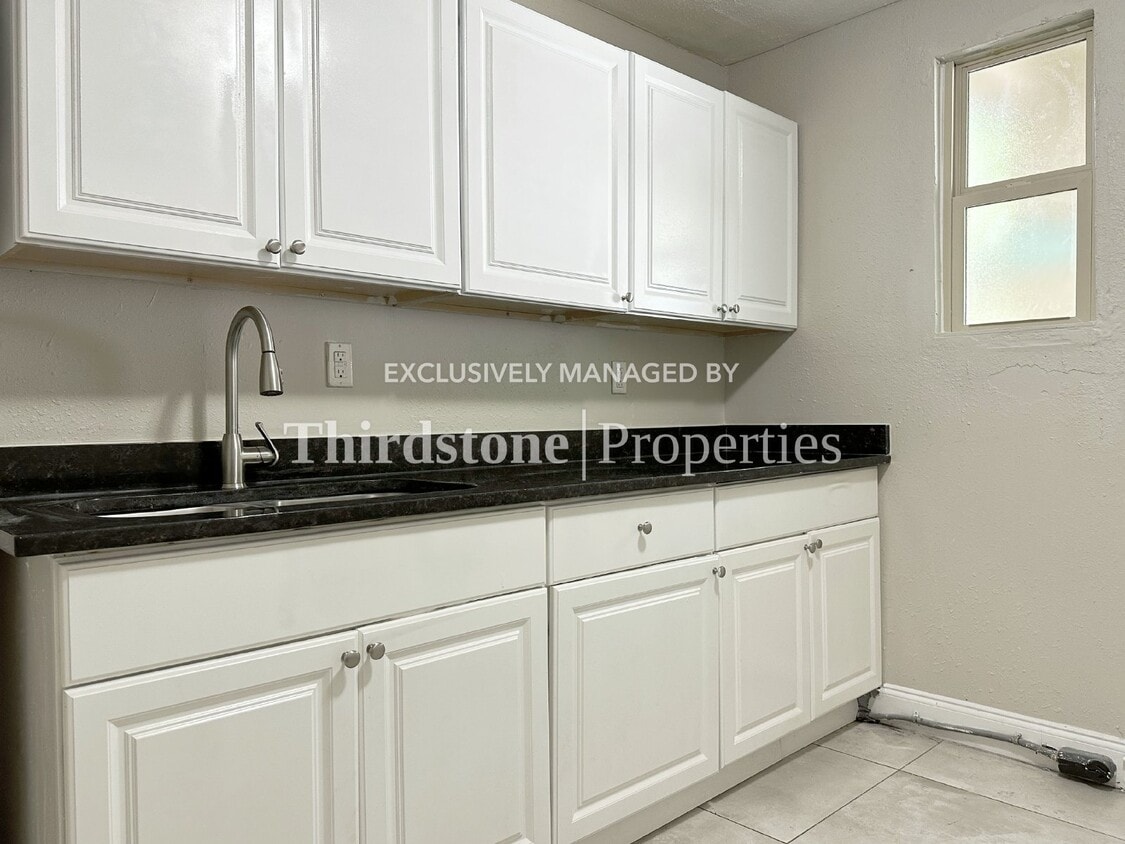 Primary Photo - 1245 W 30th St