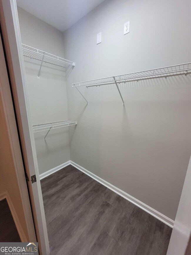 Foto del edificio - 898 Oak St SW