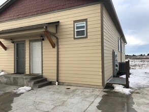 Building Photo - 13700 W Bergen Dr
