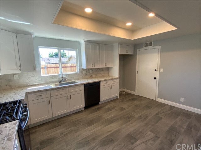 Building Photo - 2133 Victoria Way