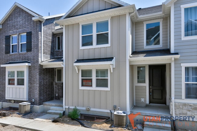 Building Photo - 13012 S Oberon Ln
