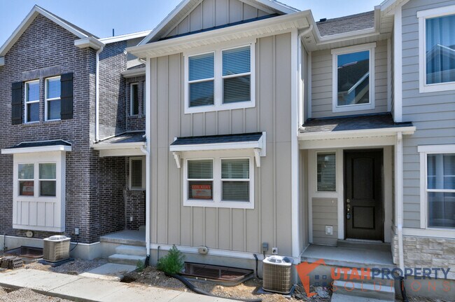 Photo - 13012 S Oberon Ln Townhome
