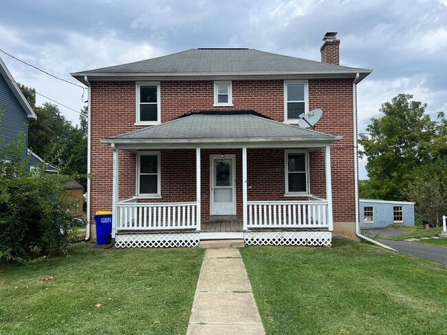 Building Photo - Beautiful 3 Bedroom Home in Millersville!