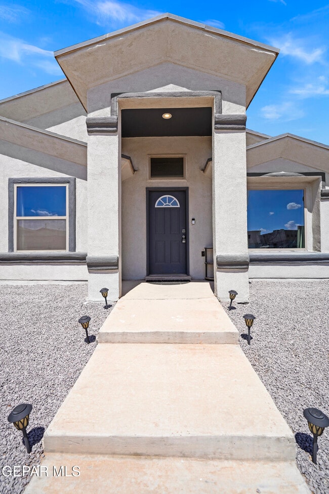 Building Photo - 14925 Tierra Isaiah Ave