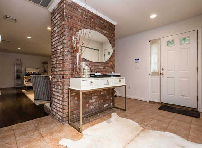 Building Photo - 1 Hickory Hill