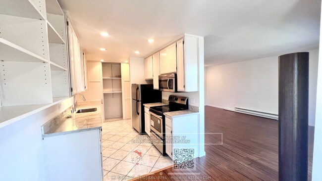 Foto del edificio - Beautiful large 1 bedroom with Hardwood la...