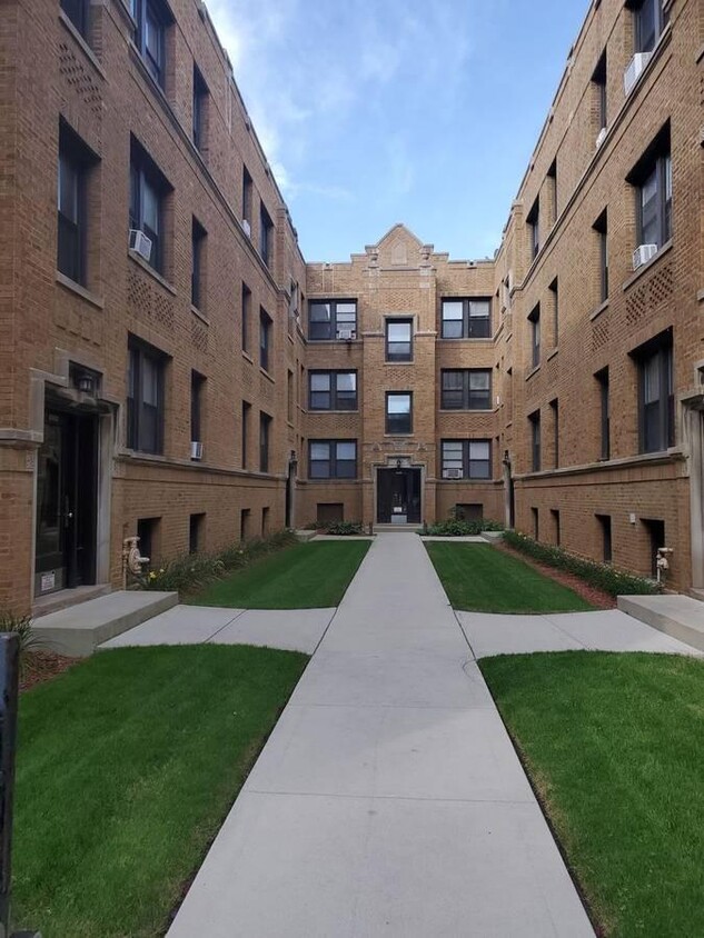 Foto principal - 1 bedroom in Chicago IL 60626