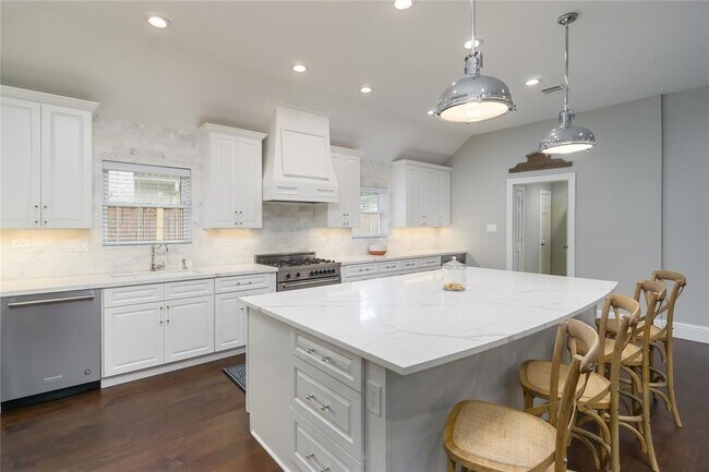 Building Photo - 722 Thistlewood Dr