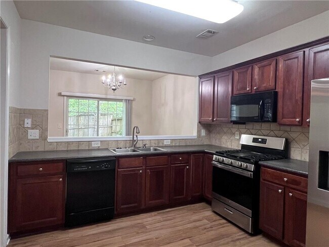 Building Photo - 2055 Fosco Dr NW