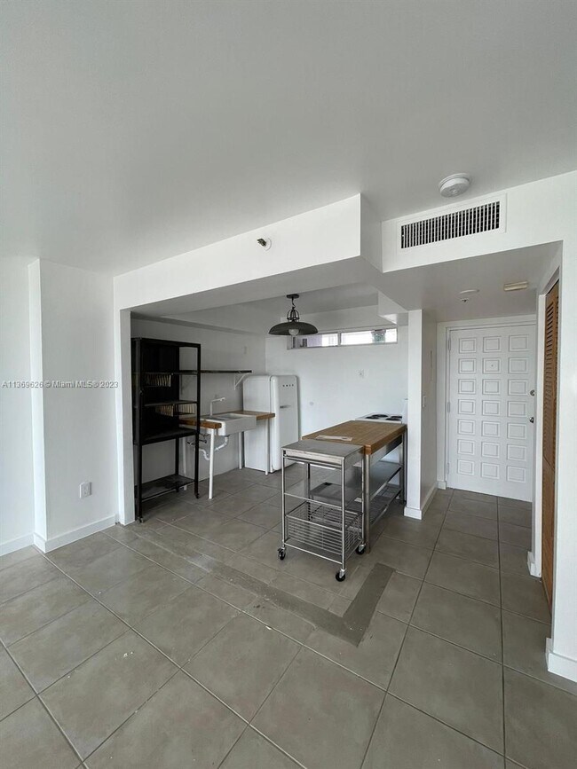 Foto del edificio - 700 NE 63rd St