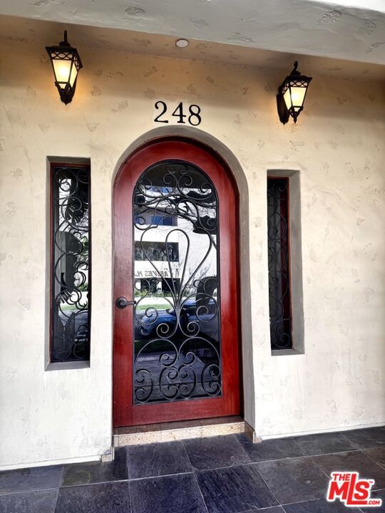Building Photo - 248 S Reeves Dr