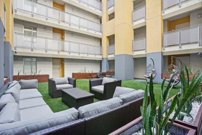 Building Photo - Jackson Courtyard