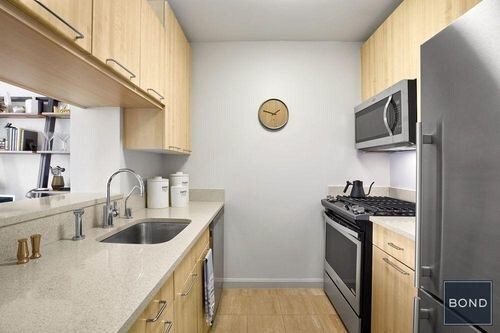 Primary Photo - 610 W 57th St