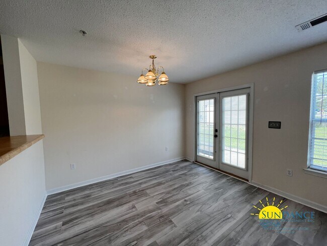 Building Photo - Spacious 3 Bedroom Home in Crestview!