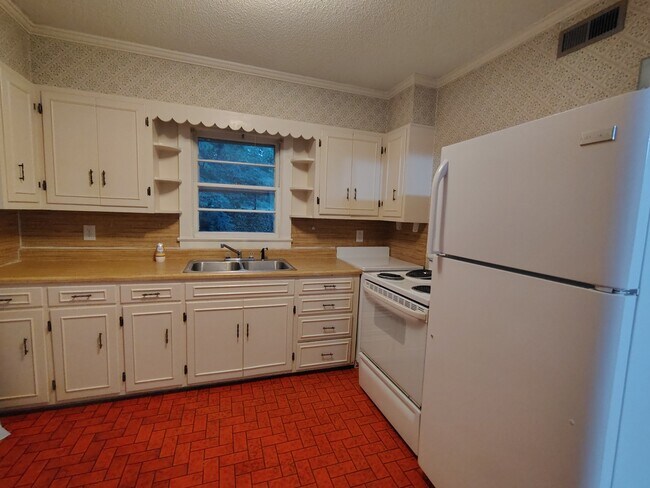Cocina - 121 3rd Ave NE