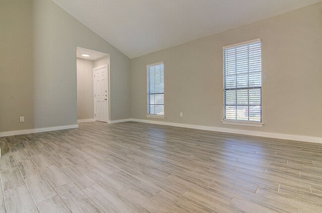 Building Photo - 1603 Dale Cove