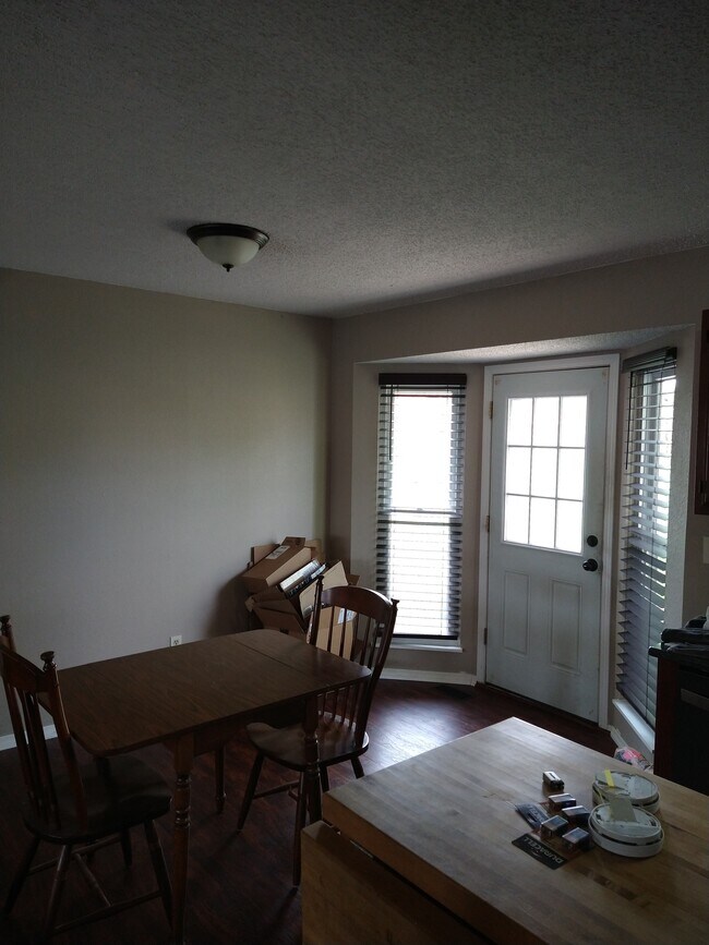 Building Photo - 4201 Sunny Glen Ct