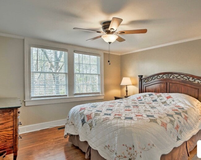 Photo - 385 Whitlock Ave SW House