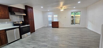 Building Photo - 811 Knights Bridge Ln