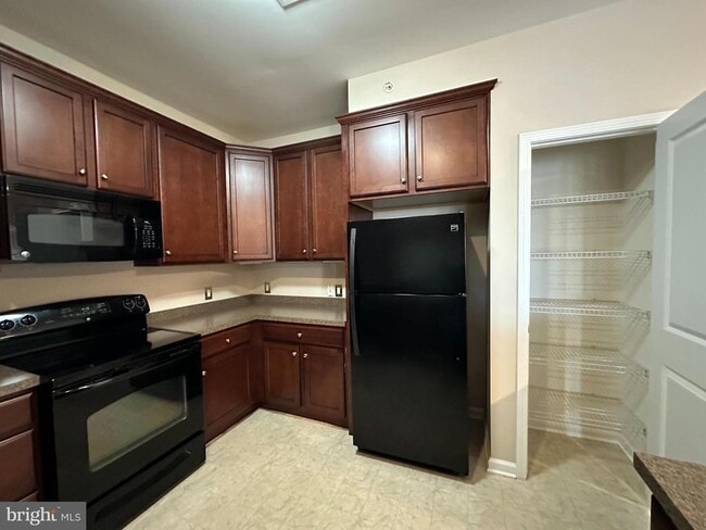 Building Photo - 702 Van Gogh Ct